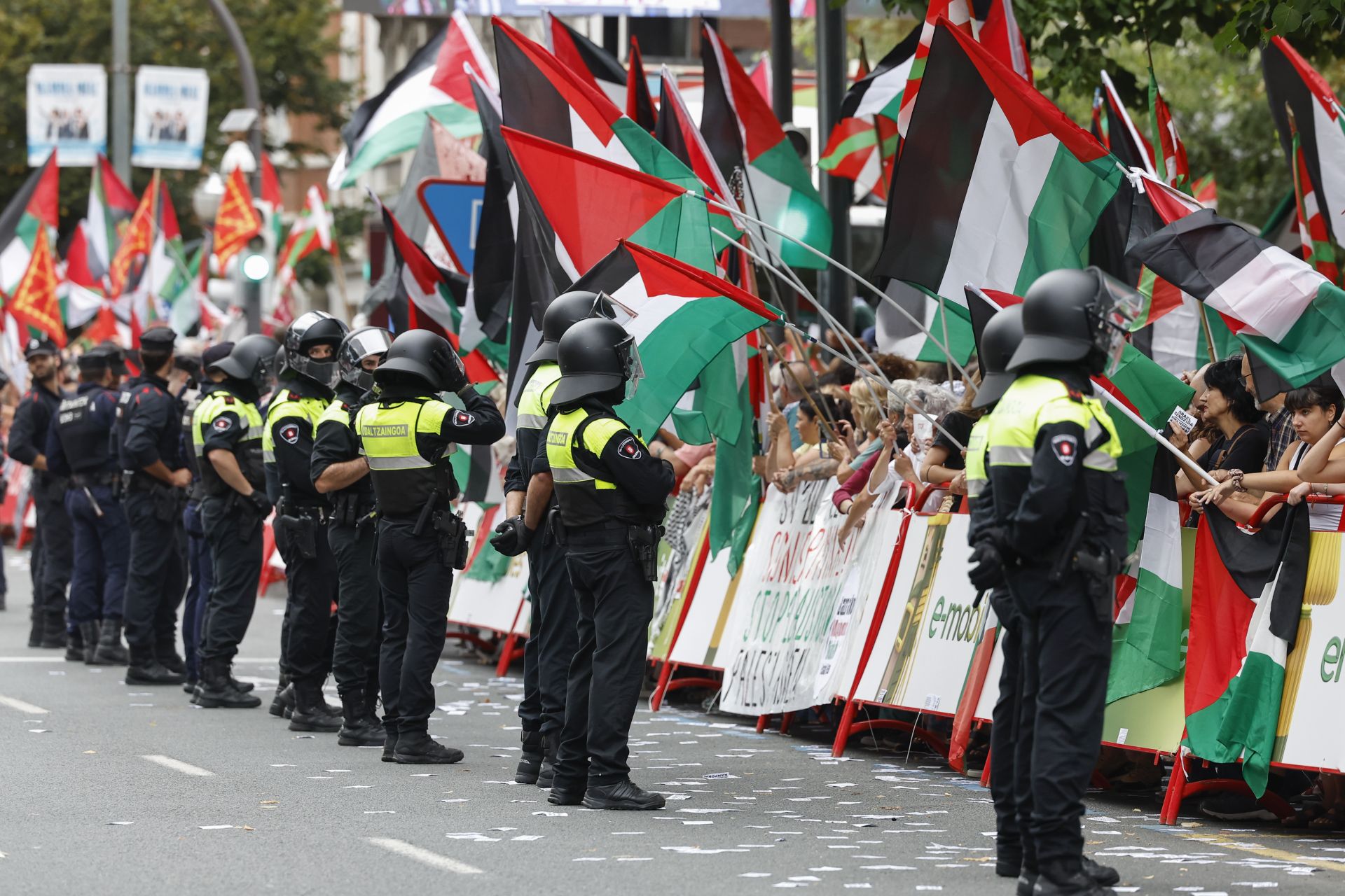Incidentes en la meta de La Vuelta en Bilbao