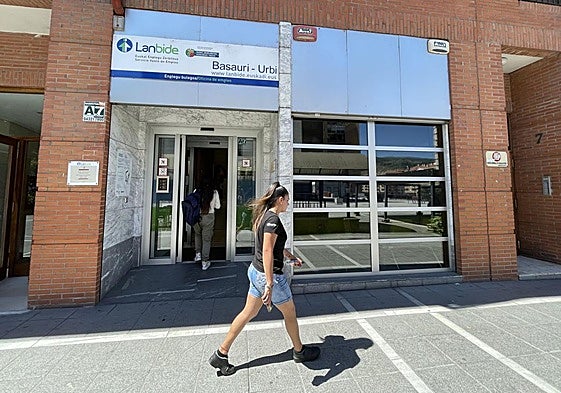 Una oficina de Lanbide ubicada en Basauri.