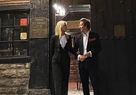 Valeria Mazza y su marido degustaron un clásico vitoriano, Carlos Bardem cogió fuerzas con un café en el Gran Hotel Lakua y Verónica Sánchez y Carlota Baró se pusieron monas en el 'backstage' de maquillaje y peluquería.