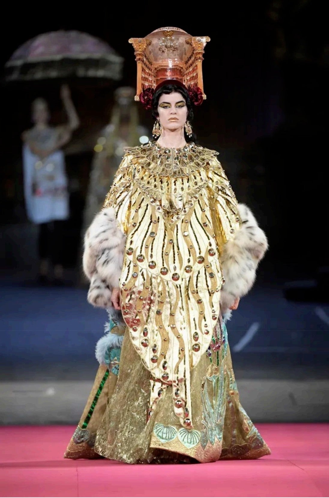 El artista que deseaba 'cantar' con su vestuario