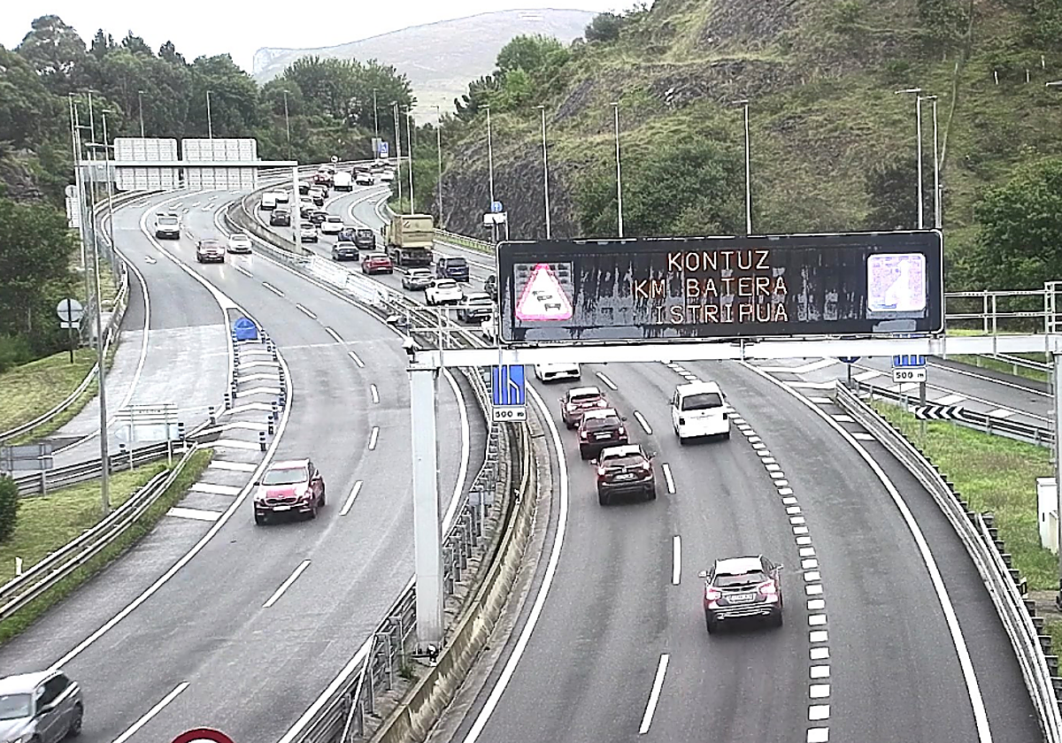 Una colisión múltiple provoca retenciones a primera hora en la A-8 a la altura de Muskiz