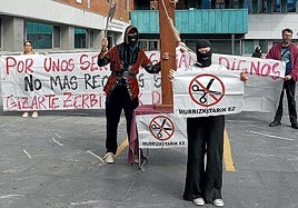 Imagen de la protesta de este jueves para pedir la mejora de la gestión y tramitación de los servicios sociales.