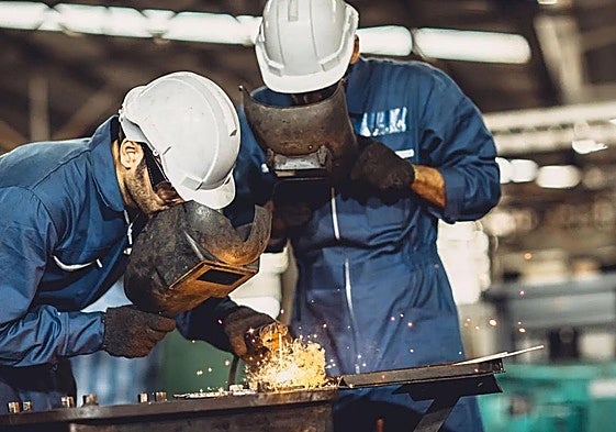 En agosto se perdieron cerca de 2.000 cotizantes en la industria en Euskadi.