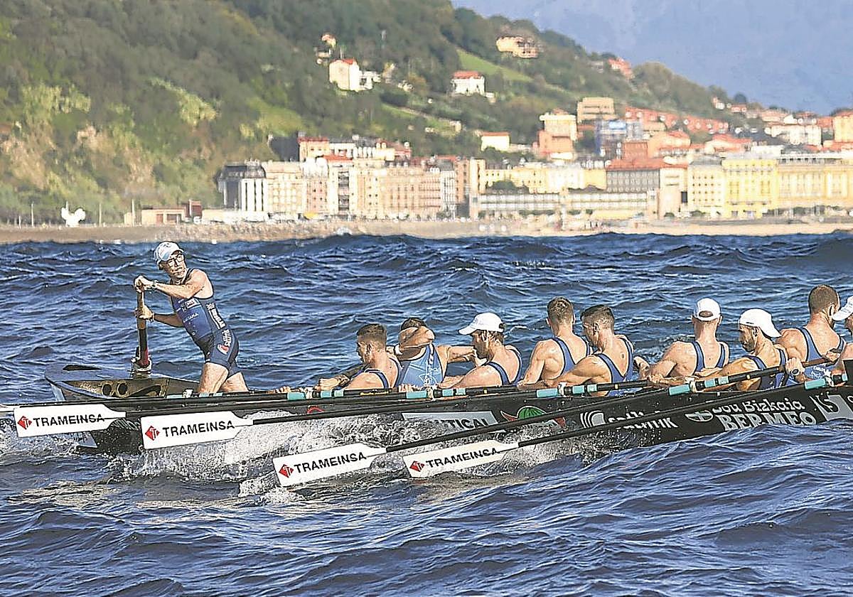 Urdaibai ha batido a Orio dos veces este verano y ambas en aguas de La Concha.