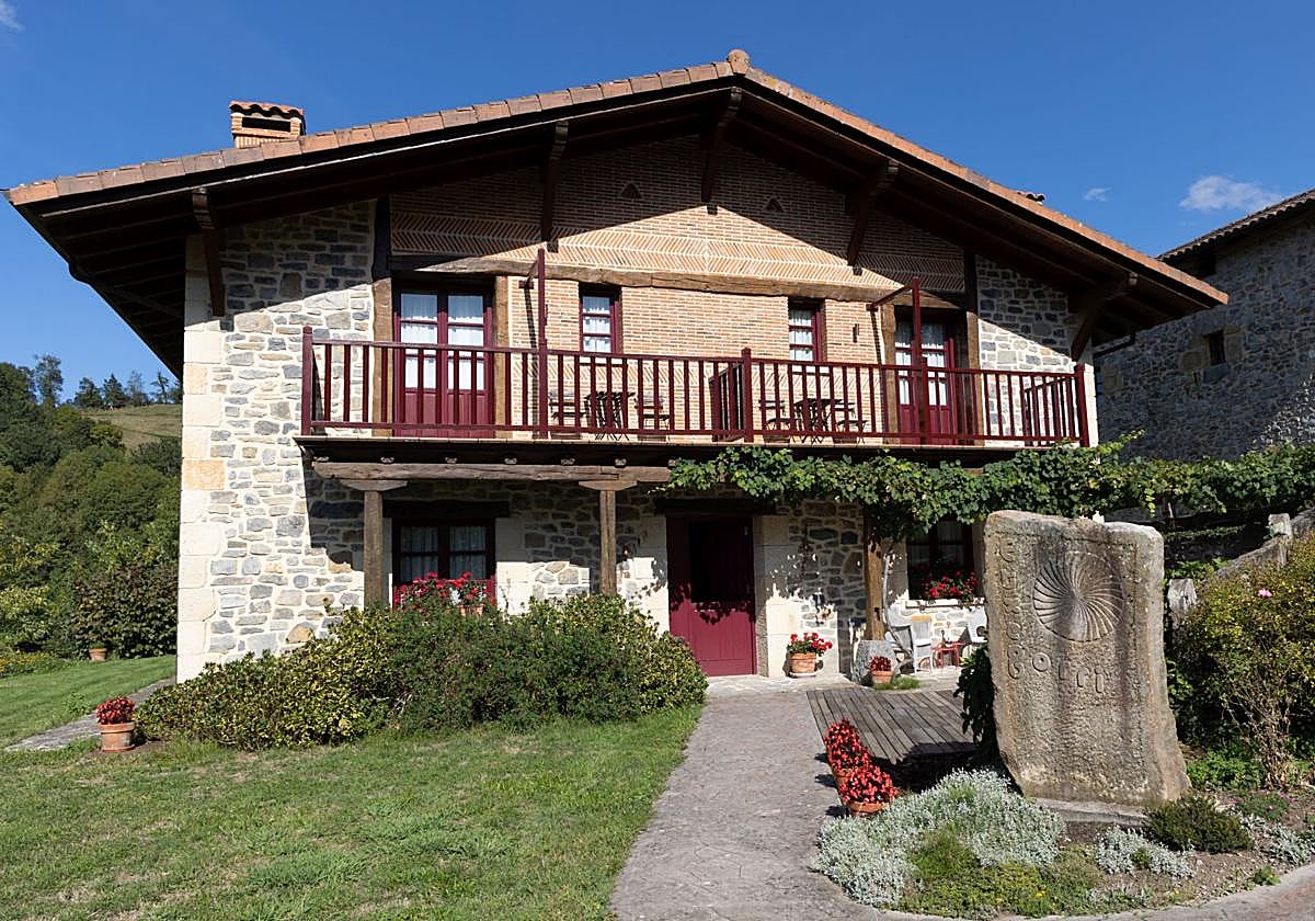 Vista de la casa rural Etxegorri, en Orozko.