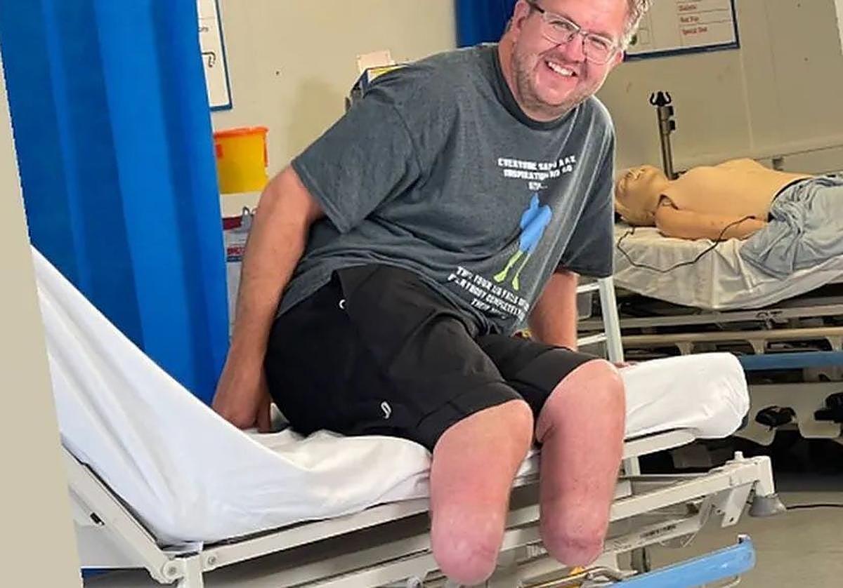 Neil Hopper, en el hospital en el que trabajaba.