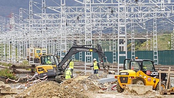 Adif pospone a final de año la guerra de operadores por la Intermodal de Júndiz
