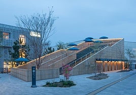 Vista exterior del pabellón de baños vasco-nipón en la Exposición Universal de Osaka.