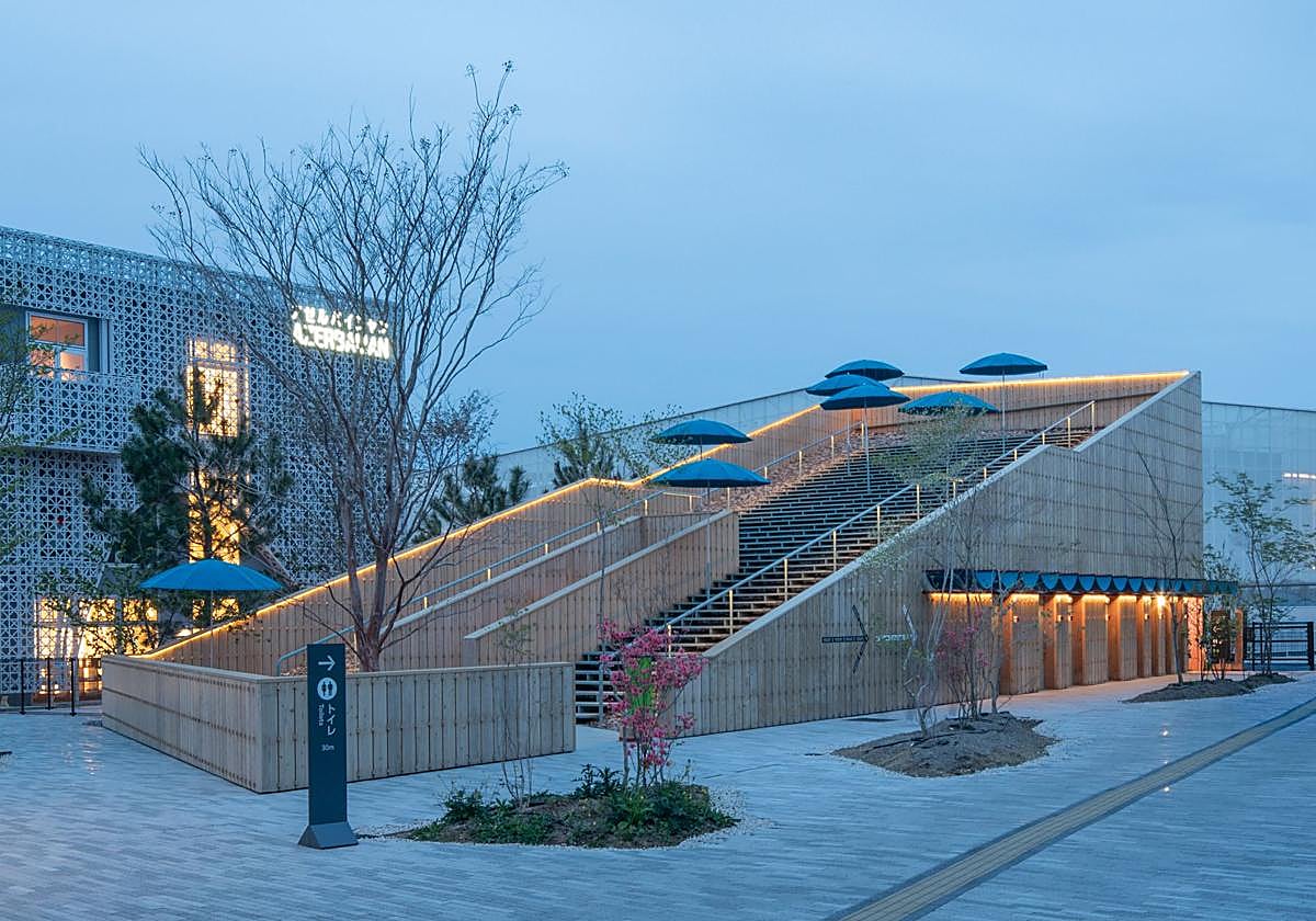Vista exterior del pabellón de baños vasco-nipón en la Exposición Universal de Osaka.