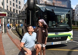 Jose y Maialen volvieron a encontrarse en Bilbao el pasado viernes para recordar ese primer viaje en bus de la pequeña.
