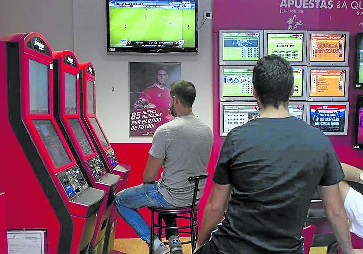 Los controles vacían los salones de juego de menores en Euskadi pero no frenan las apuestas 'online'
