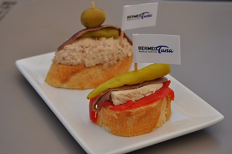 Más de 30.000 pintxos conquistan Bermeo en el tour del atún
