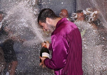 Ducha de champán y muchas risas... así celebró su sexto Grand Slam