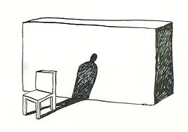 Silla vacía proyecta una sombra humana en un muro.