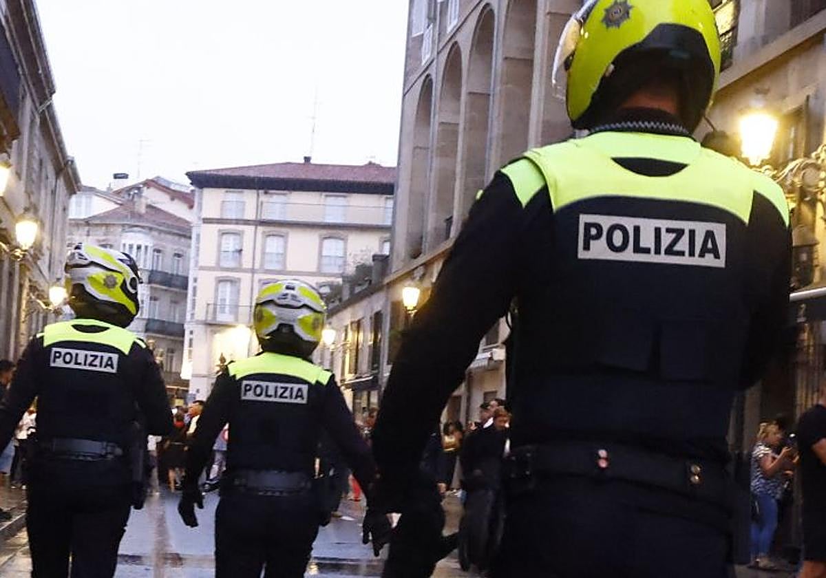 Detenido en Vitoria con una mochila llena de material deportivo robado por valor de 700 euros