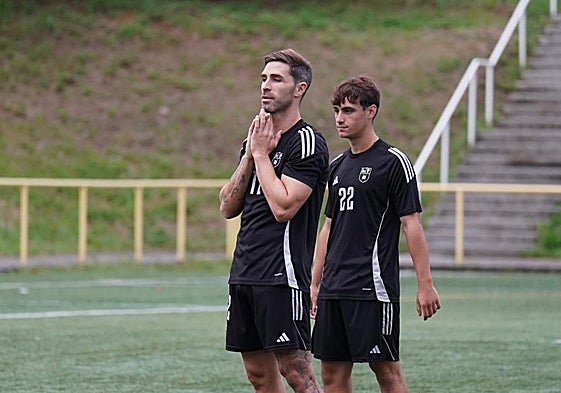 Yeray durante el entrenamiento de este lunes con el Derio.