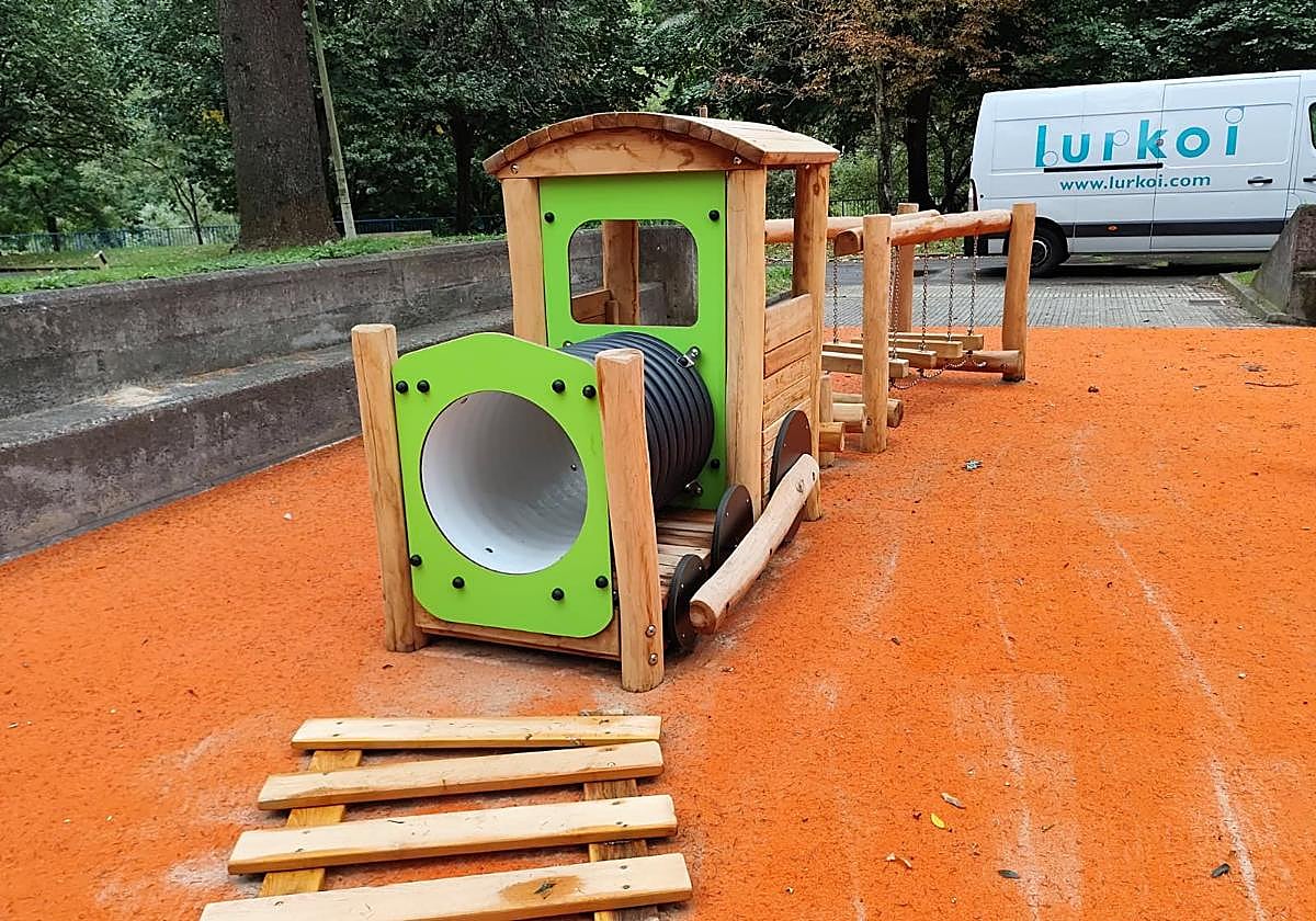 El nuevo espacio de juego no solo responde a las necesidades lúdicas, sino que también «fomenta la experimentación, el descubrimiento y el contacto directo con la naturaleza».