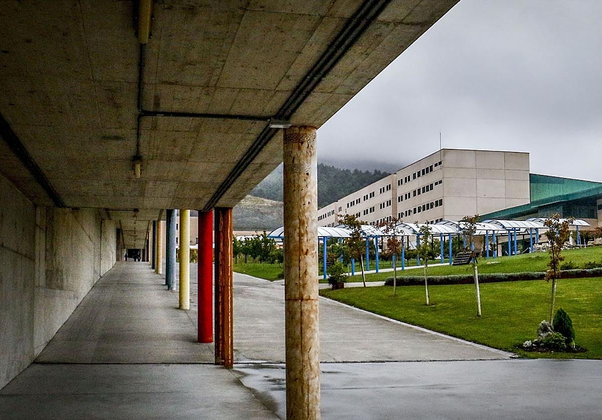 Pasillo exterior por el que uno de los implicados entraba cada atardecer tras disfrutar de su tercer grado.