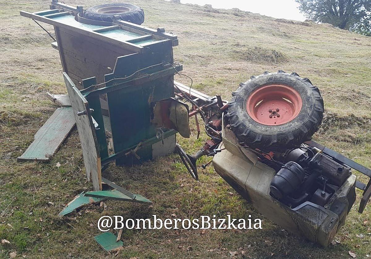 Imagen del tractor que conducía el baserritarra.