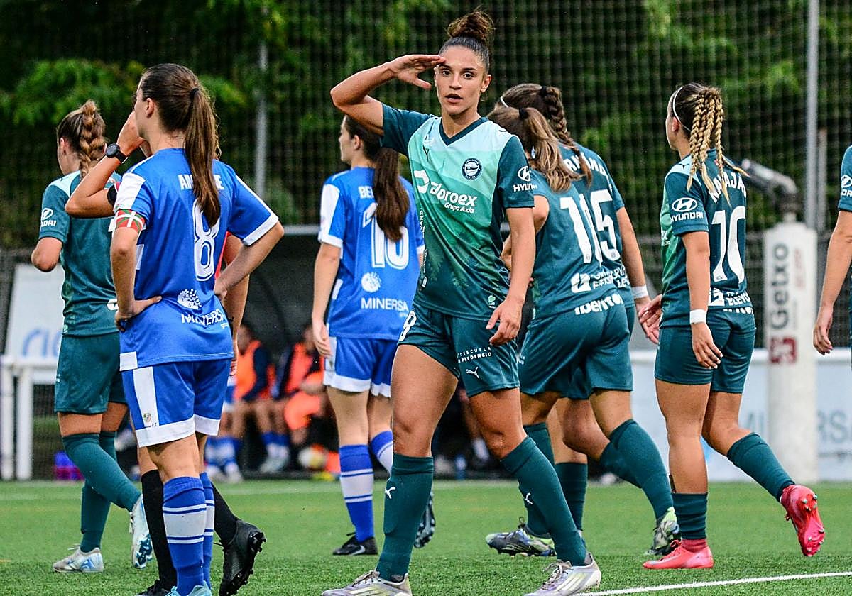 Paula León celebra el cuarto gol albiazul.