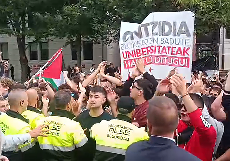 Jóvenes de GKS revientan el acto de inicio de curso de la UPV/EHU