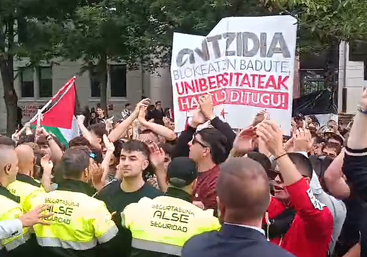 Jóvenes de GKS revientan el acto de inicio de curso de la UPV/EHU