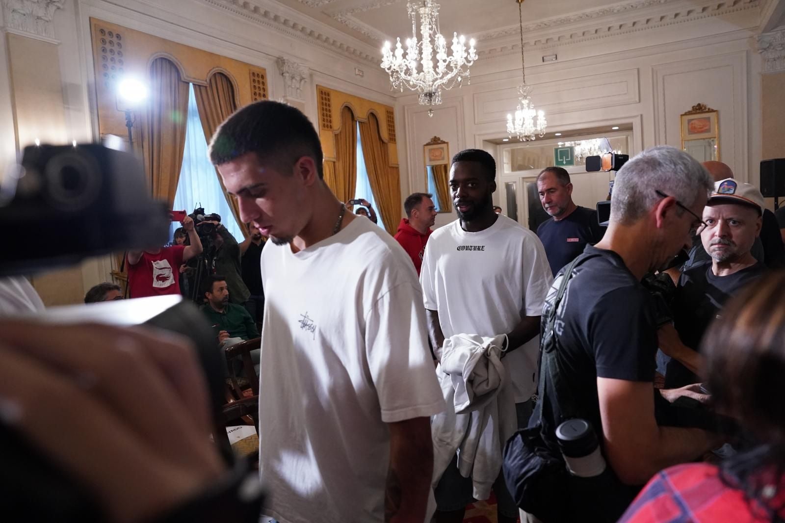 Yeray comparece arropado por sus compañeros