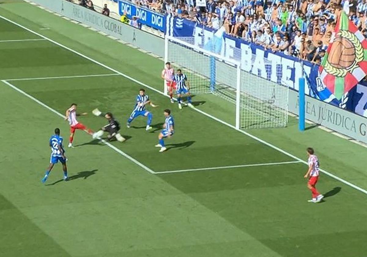 'Frame' que demuestra el fuera de juego de Giuliano en el gol.