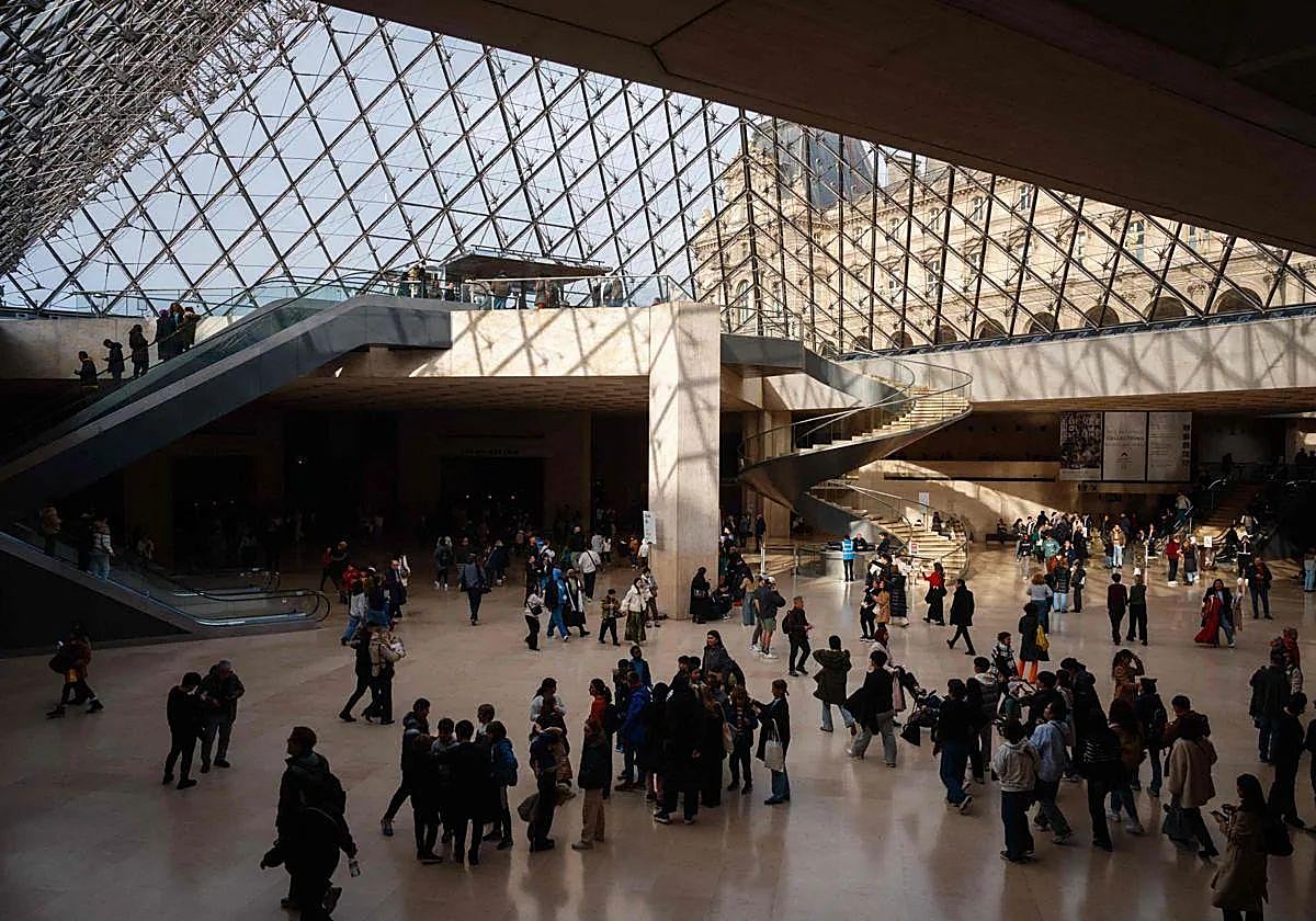 El Louvre es símbolo de arte, patrimonio y modernidad en la era digital