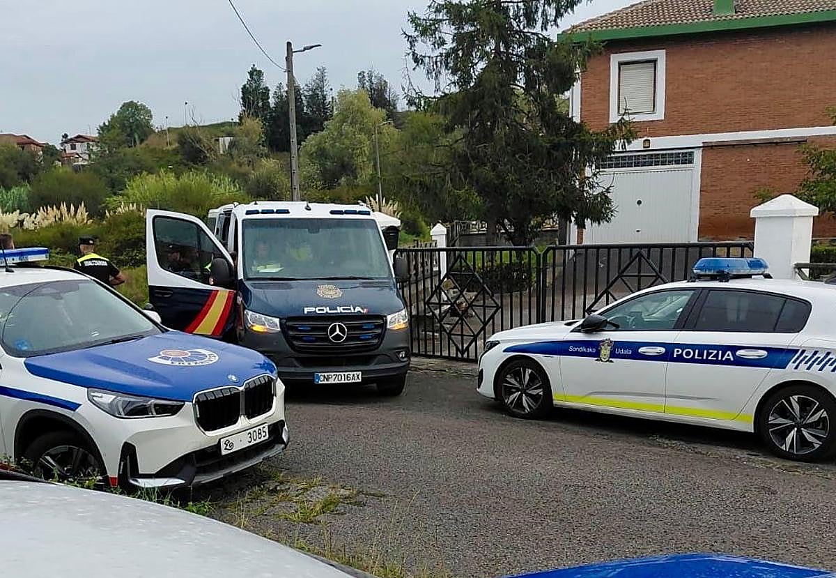 Imagen de la operación para desocupar una vivienda en Sondika.