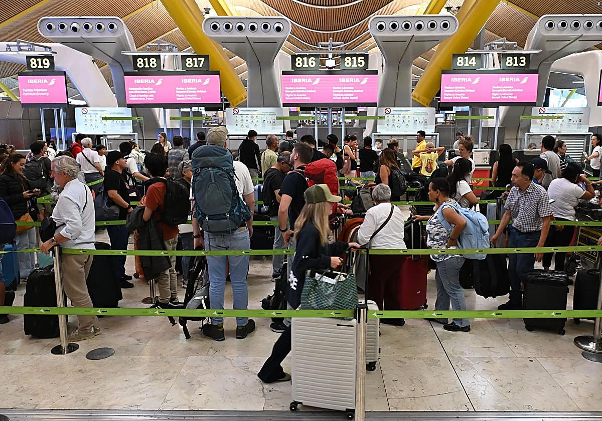 Situación en el Aeropuerto de Madrid Barajas durante la huelga de controladores aéreos franceses en julio