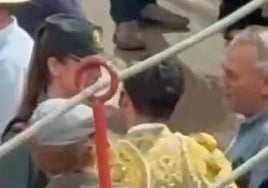 Morante de la Puebla, advertido por la Guardia Civil por fumarse un puro en una plaza de toros