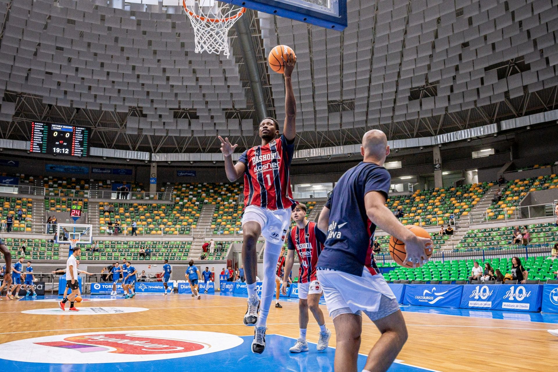 El San Pablo Burgos-Baskonia de pretemporada, en imágenes