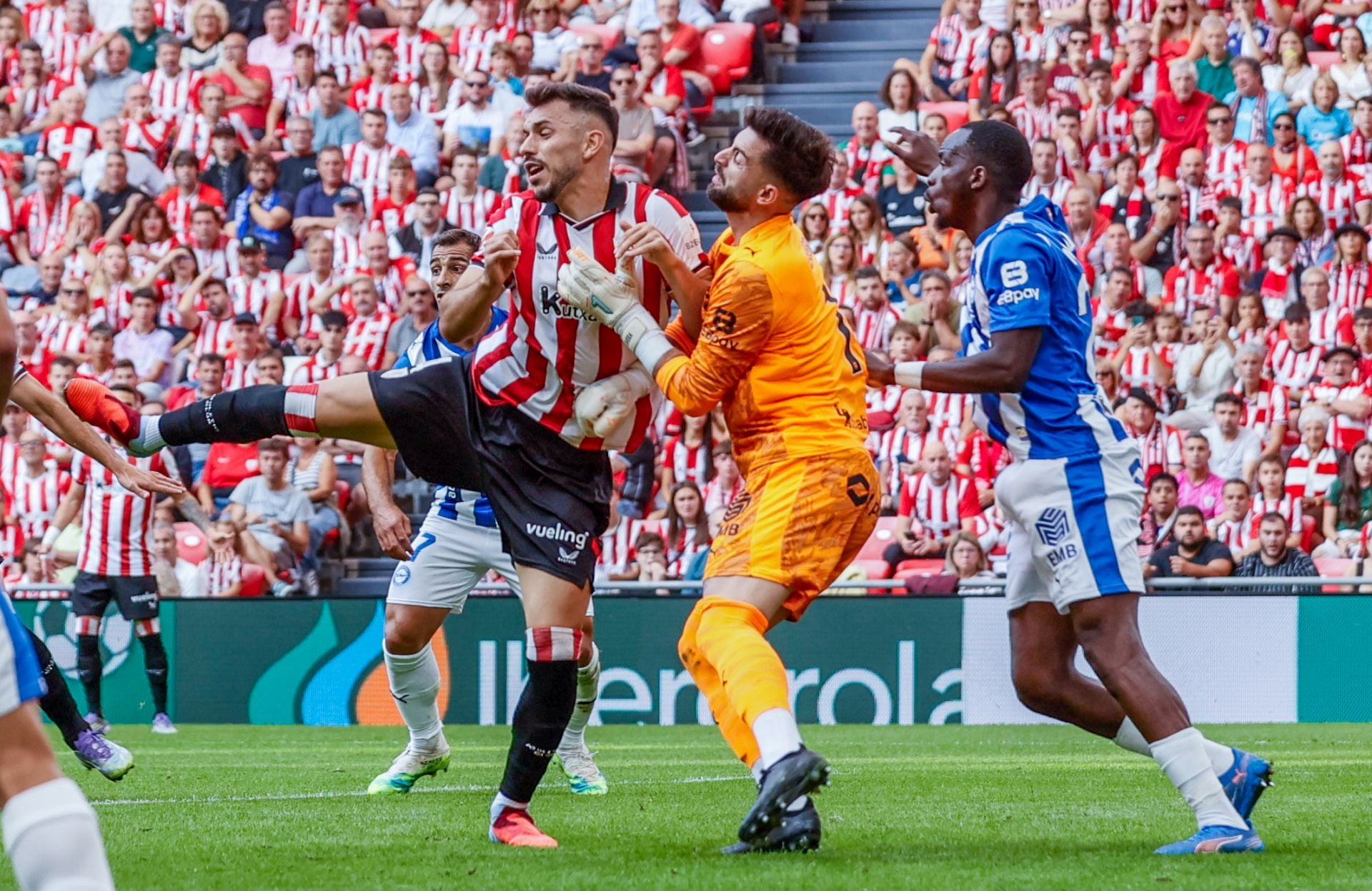 Las mejores imágenes del derbi entre Athletic y Alavés