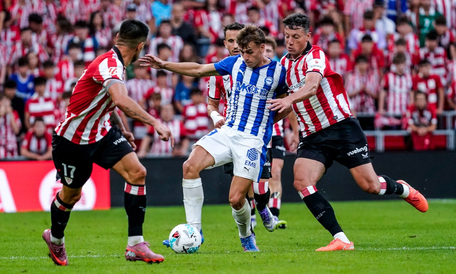 Las mejores imágenes del derbi entre Athletic y Alavés