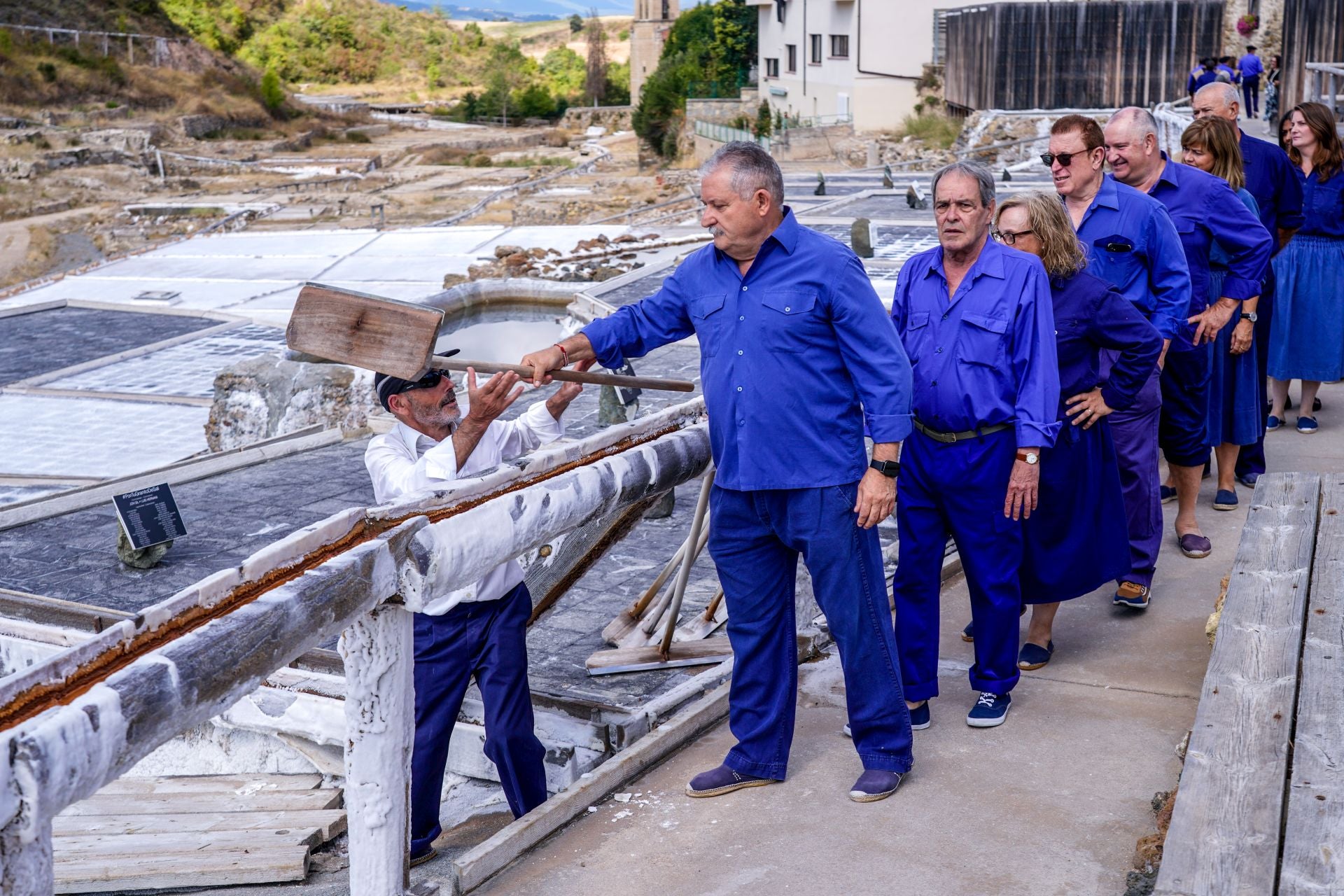 Salinas de Añana festeja el final de su cosecha