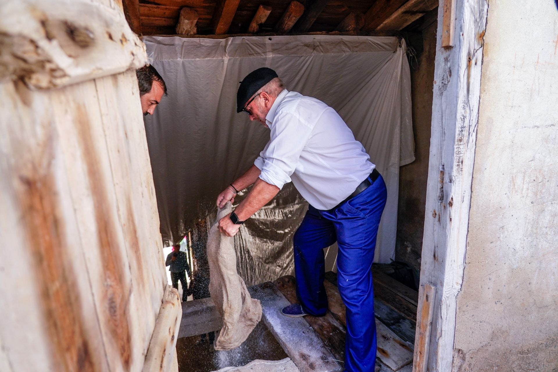Salinas de Añana festeja el final de su cosecha