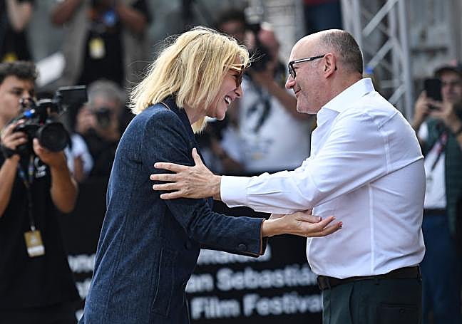 José Luis Rebordinos recibe a Cate Blanchett en el hotel María Cristina el año pasado.