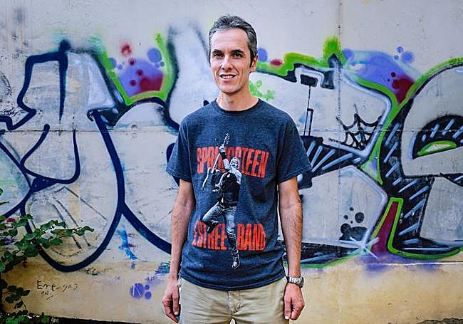 Gorka Corres es el cuidador principal de su madre.