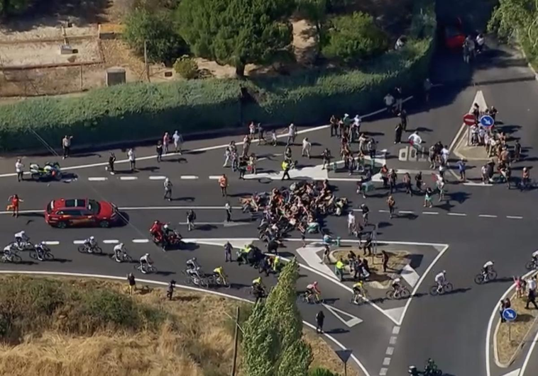Nuevo incidente en la Vuelta: un grupo de manifestantes propalestinos trata de paralizar la etapa