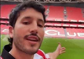 Sebastián Yatra se suelta con el euskera y disfruta del Athletic en San Mamés