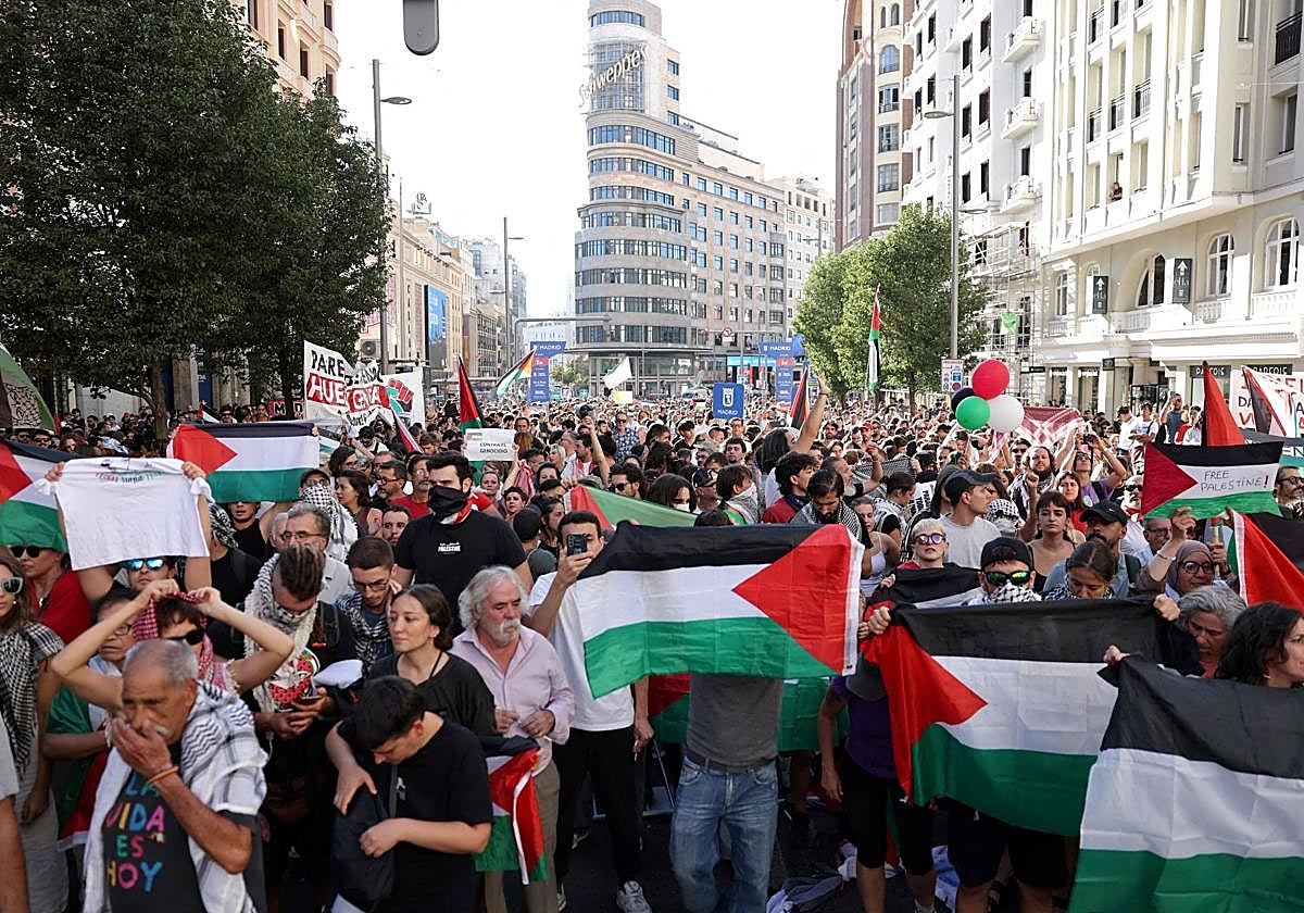 Los vídeos de las protestas que pararon la Vuelta en Madrid