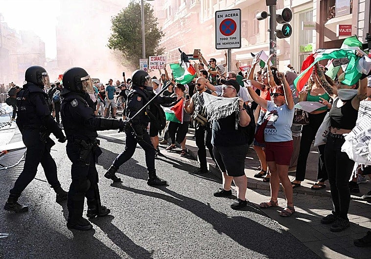 La Policía ha realizado varias cargas en Madrid.