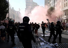 En directo: Cancelan la última etapa de la Vuelta por la protestas propalestinas y los disturbios se extienden por Madrid