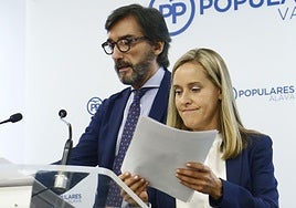 Amaya Fernández, durante una rueda de prensa con Iñaki Oyarzabal en 2019.