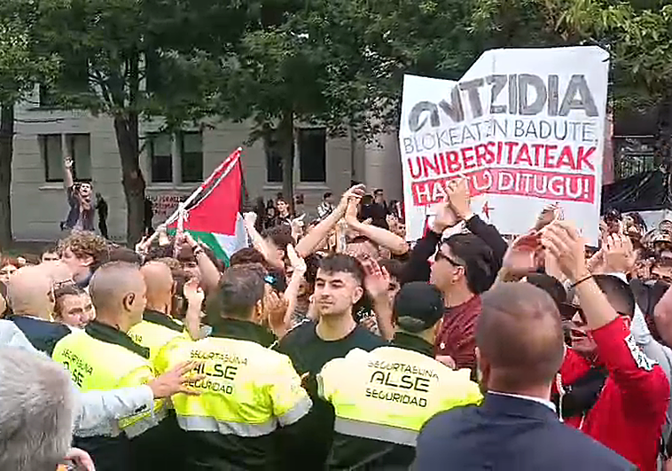 Punkis pasados de vueltas en la Uni