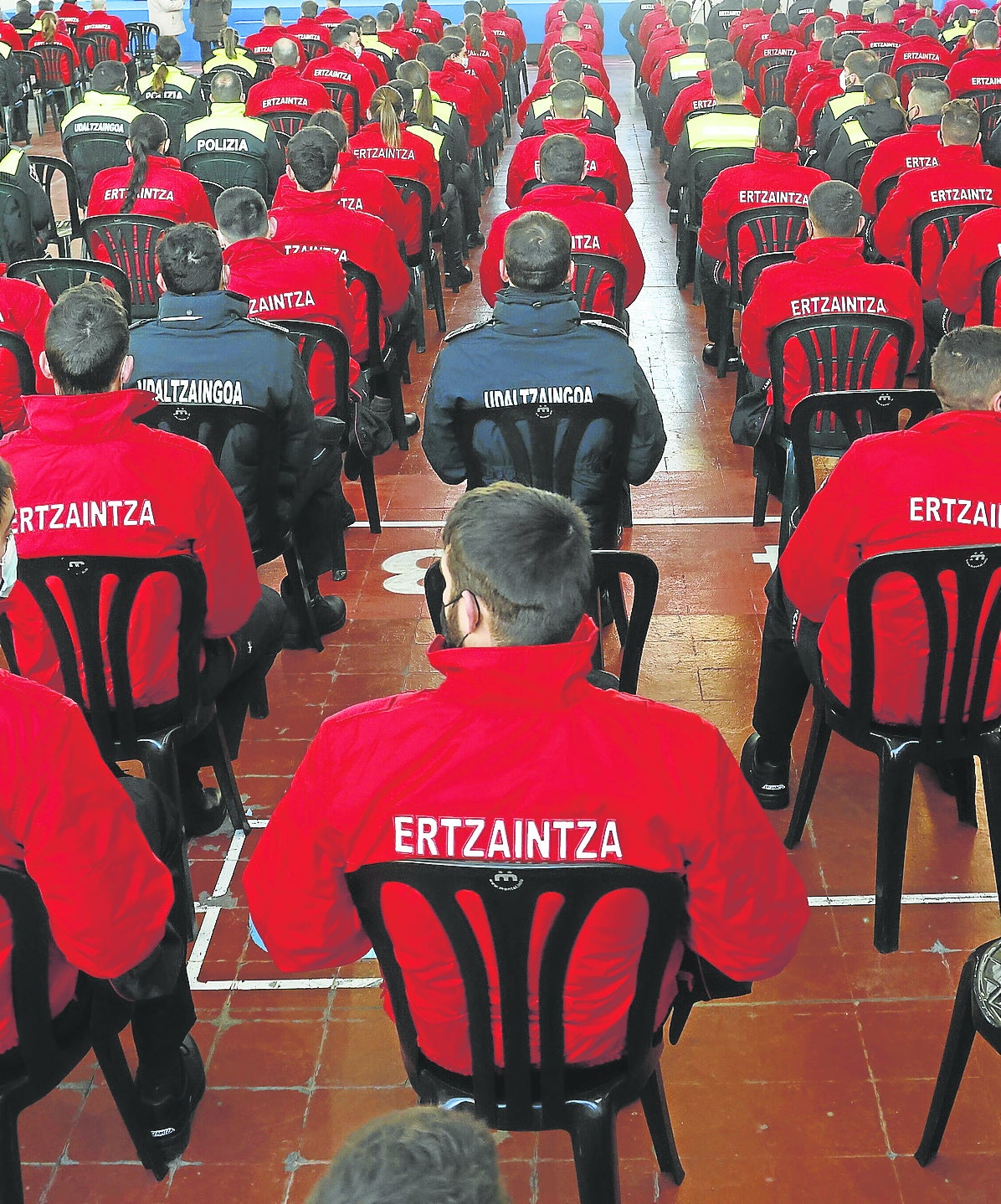 Imagen del inicio de curso de una de las últimas promociones de la Ertzaintza.