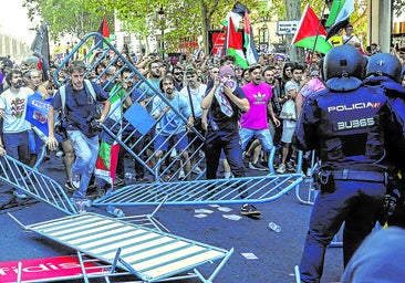 Las impactantes fotos de los choques entre manifestantes y policías