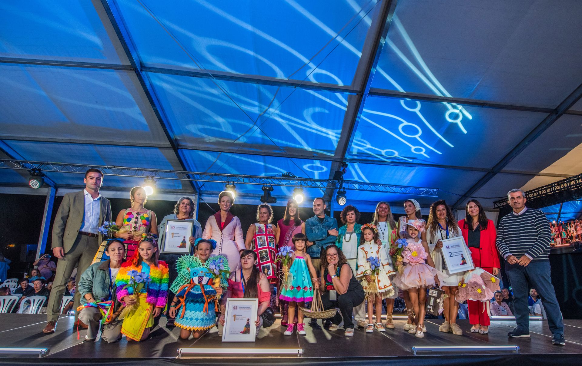 Las imágenes del concurso internacional de vestidos de papel de Güeñes