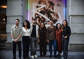 Aitor Borobia, Nagore González, Luis Mitxelena, Nora Sarasola, Egoitz Sánchez, María Goiricelaya y Ane Pikaza ante la sala BBK.